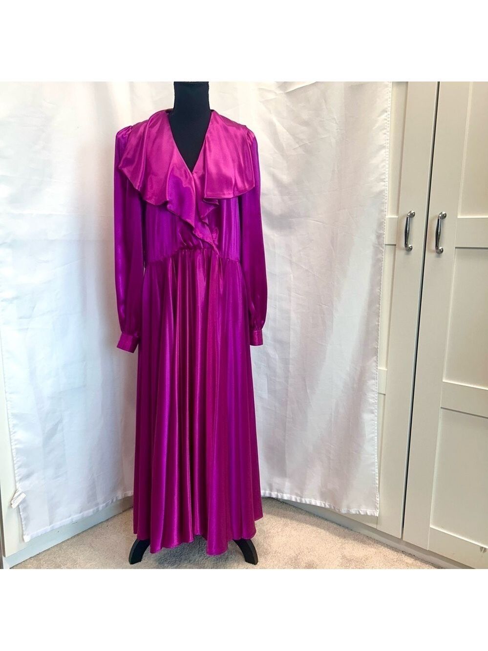 Vintage Lisa Clark Magenta Purple Satin Effect V-neck Pleated Long Sleeve Dress